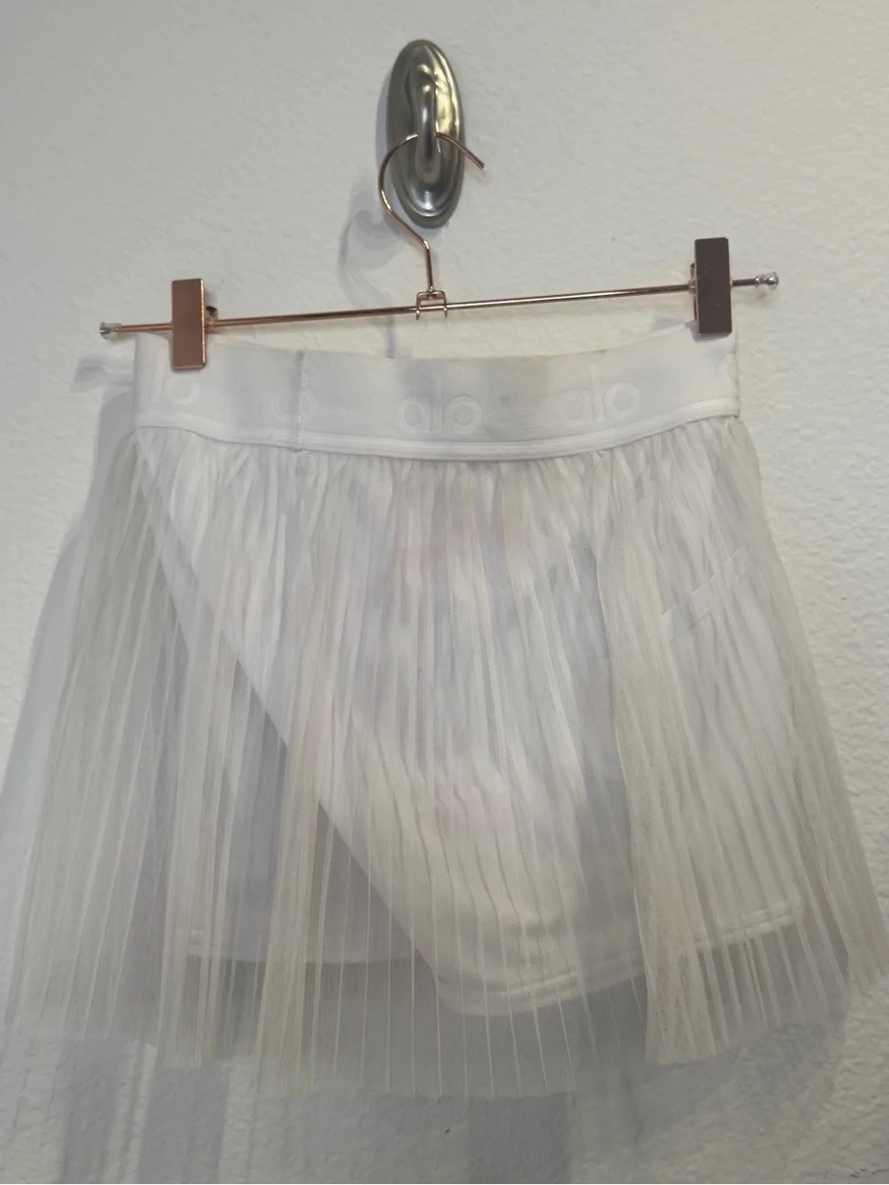 ALO Yoga lightweight pleated